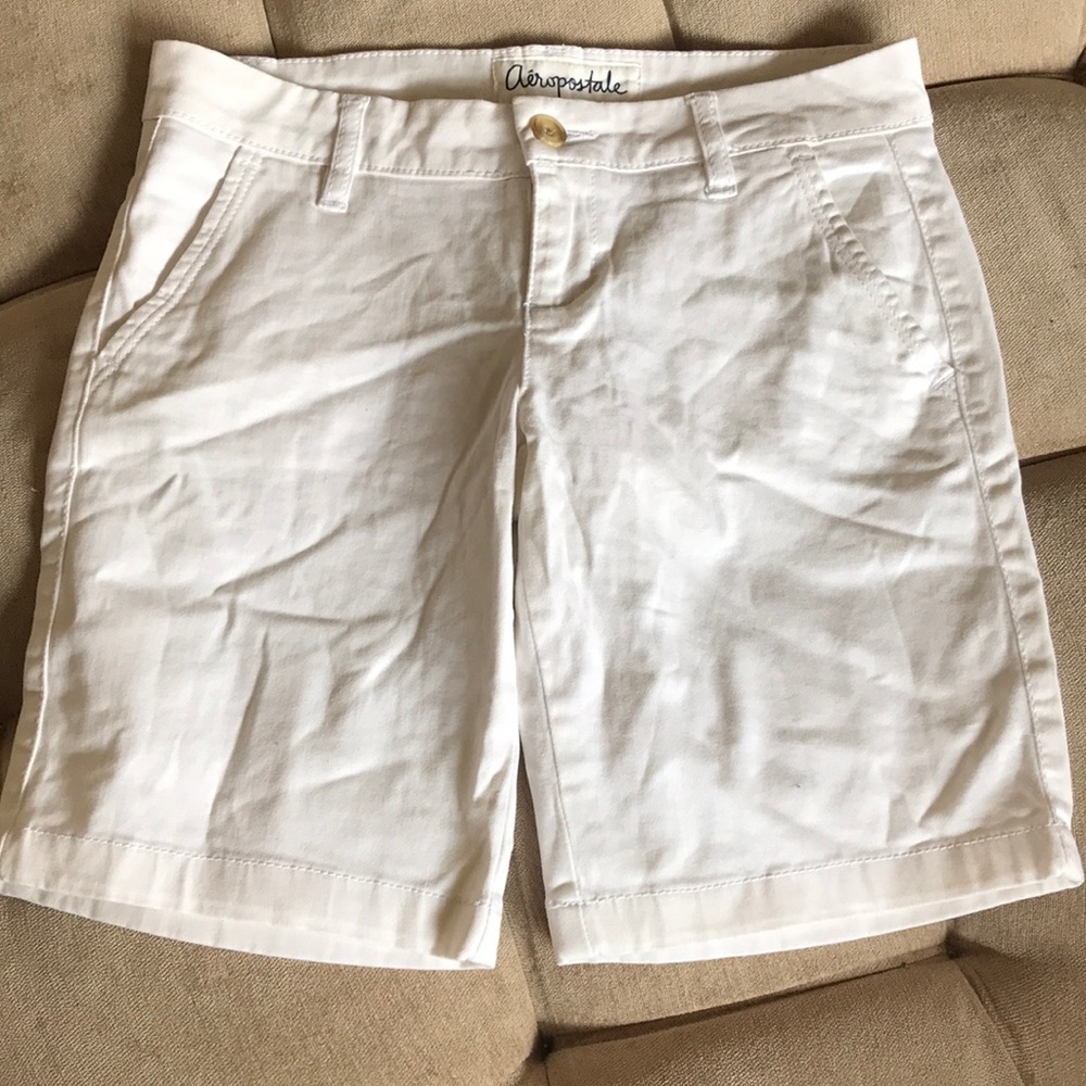 Woman’s white Bermuda style shorts size 1/2